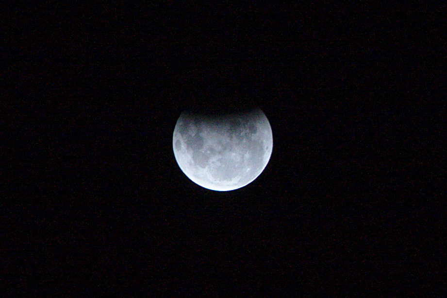 A close up of the Moon during the culmination of the eclipse. The Earth is lining up between Sun and Moon, casting a shadow onto the Moon. 