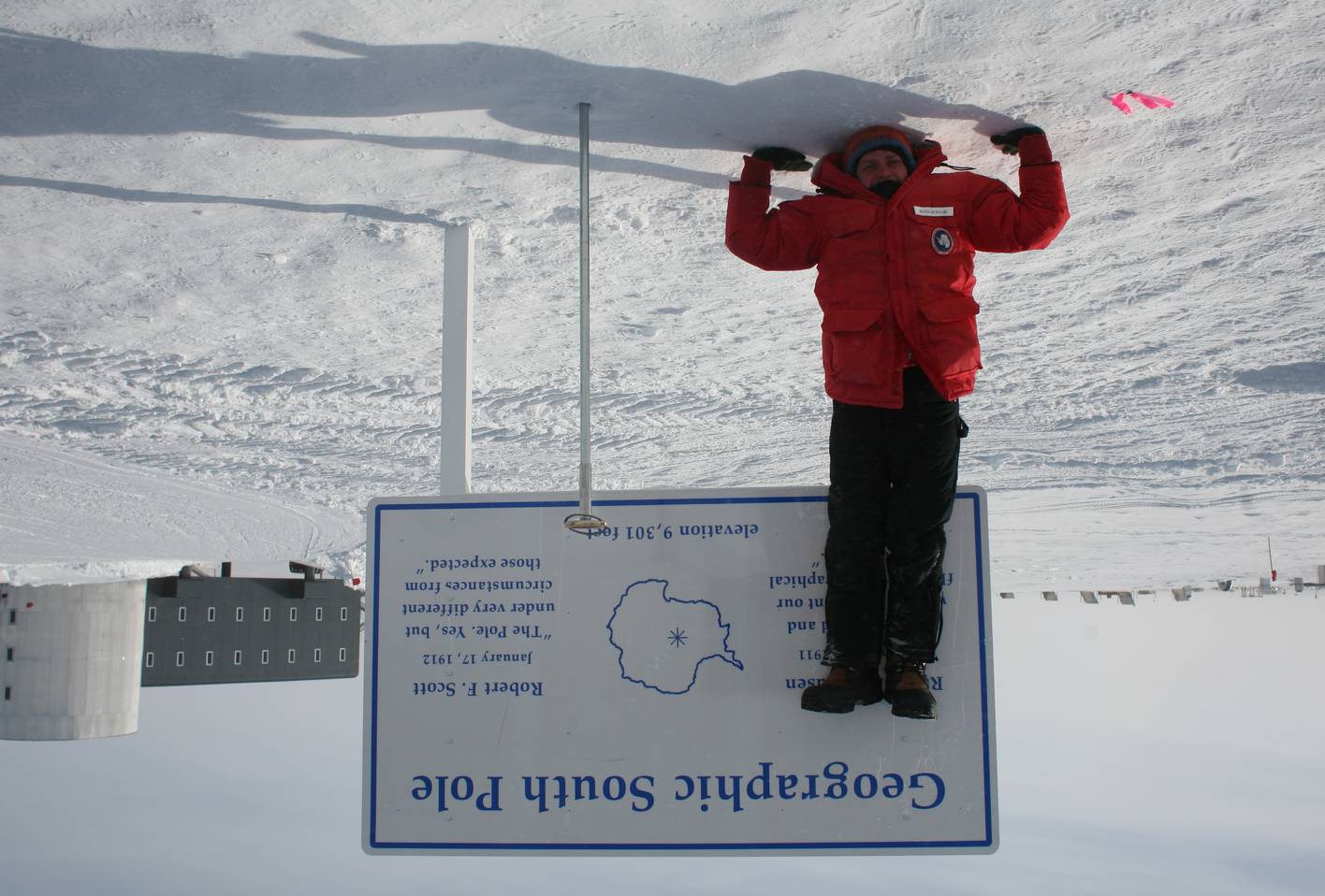 Or should this picture really be taken the other way around? Carrying the world on my shoulders!