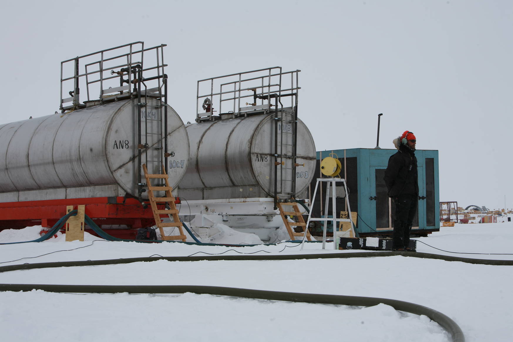 Fuel tanks at the flightdeck. 