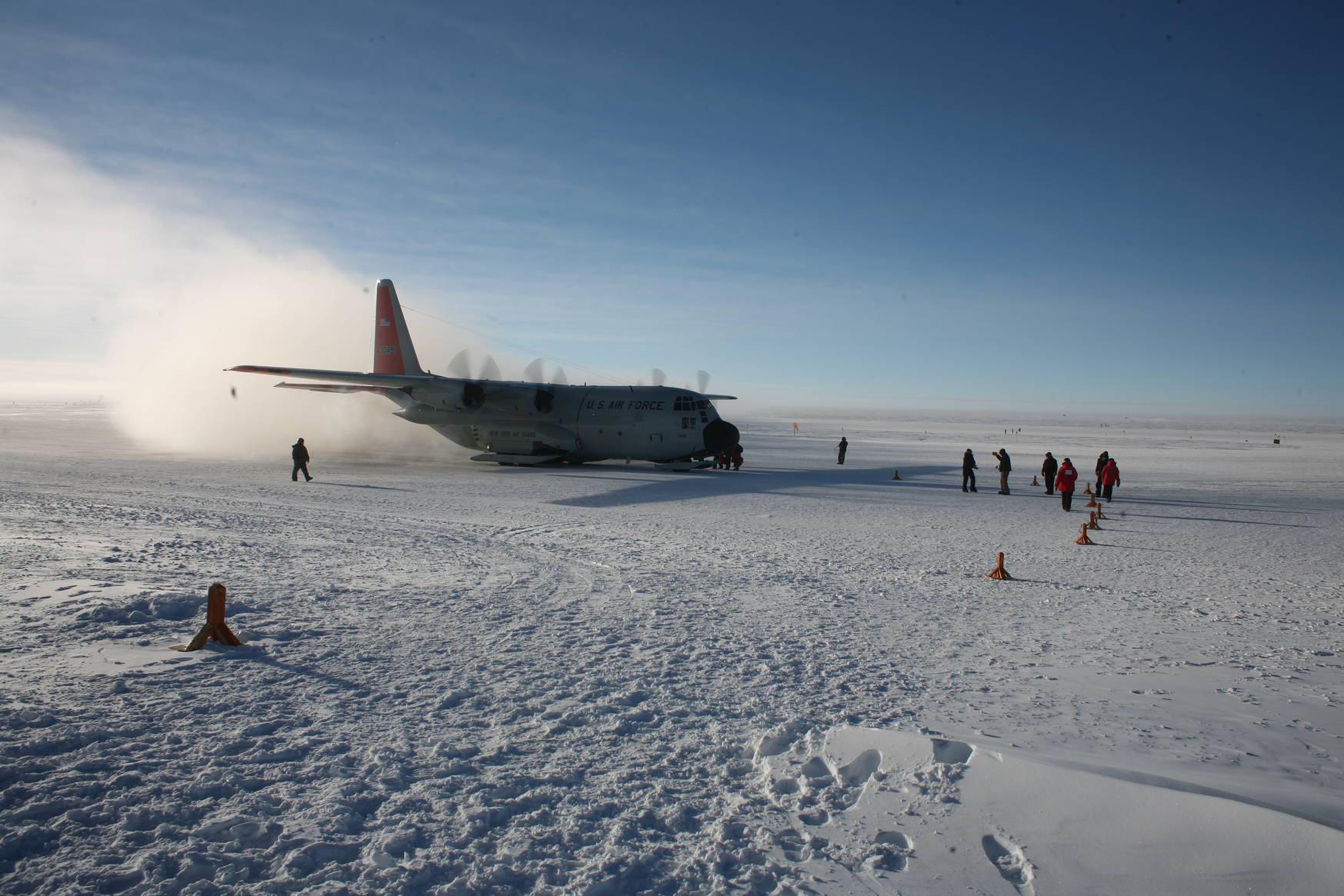 The engines remain turned on during (un)loading of cargo, (un)fueling the aircraft, and while (de)boarding passengers.