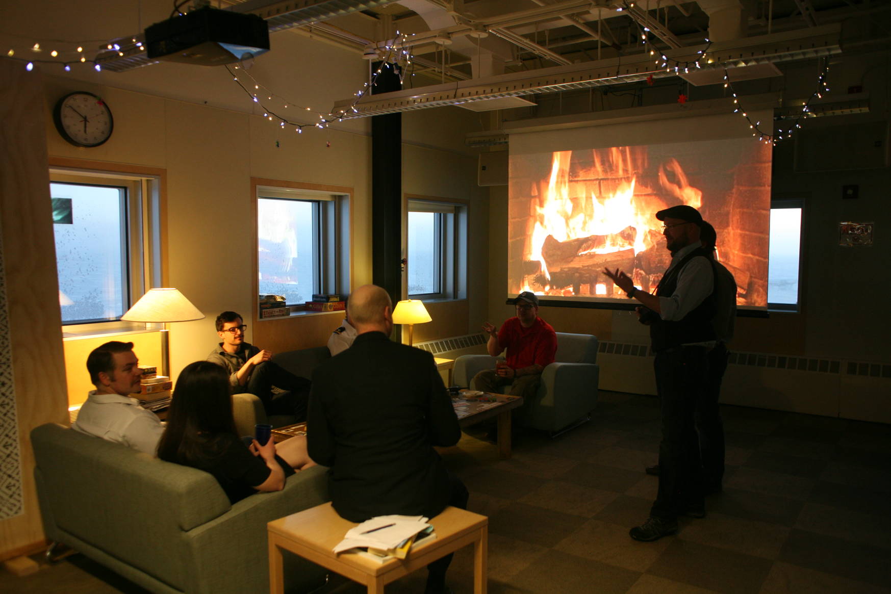 Lounge corner in the galley before sunset dinner.