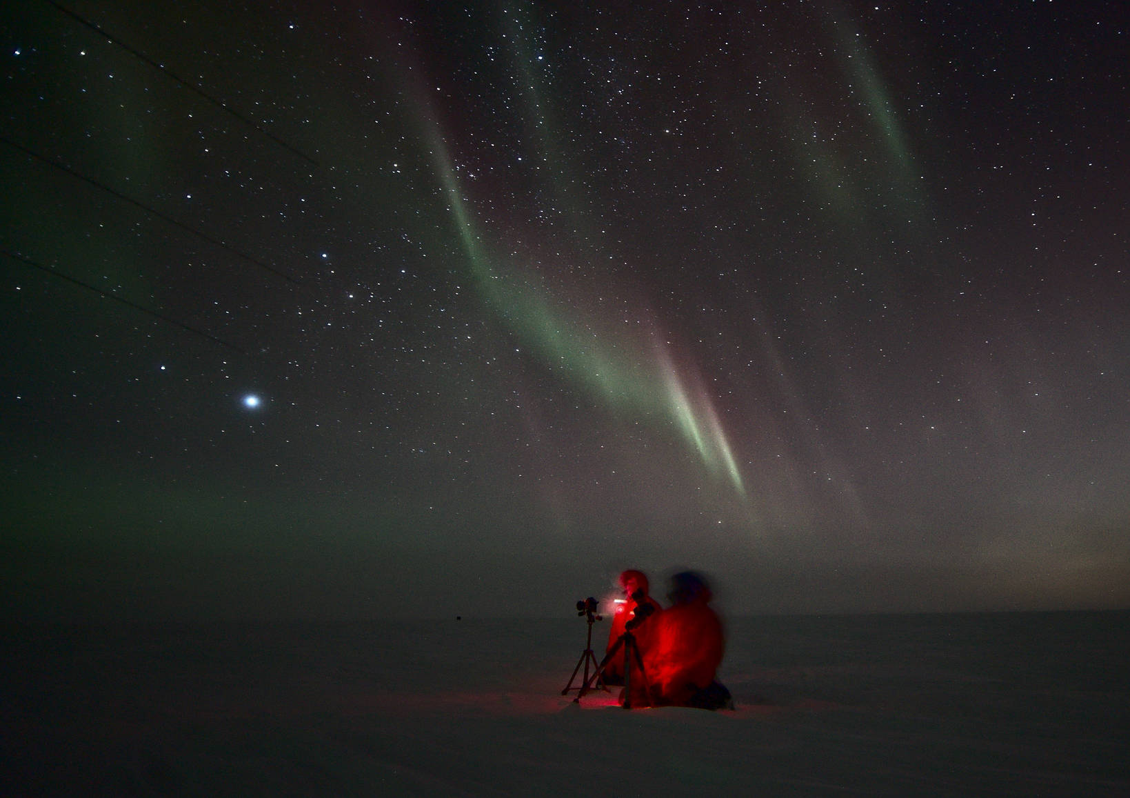 Viktor and Hunter shooting aurora pictures