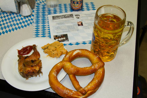 Food like home - yummy! (Photo: Robert Schwarz)